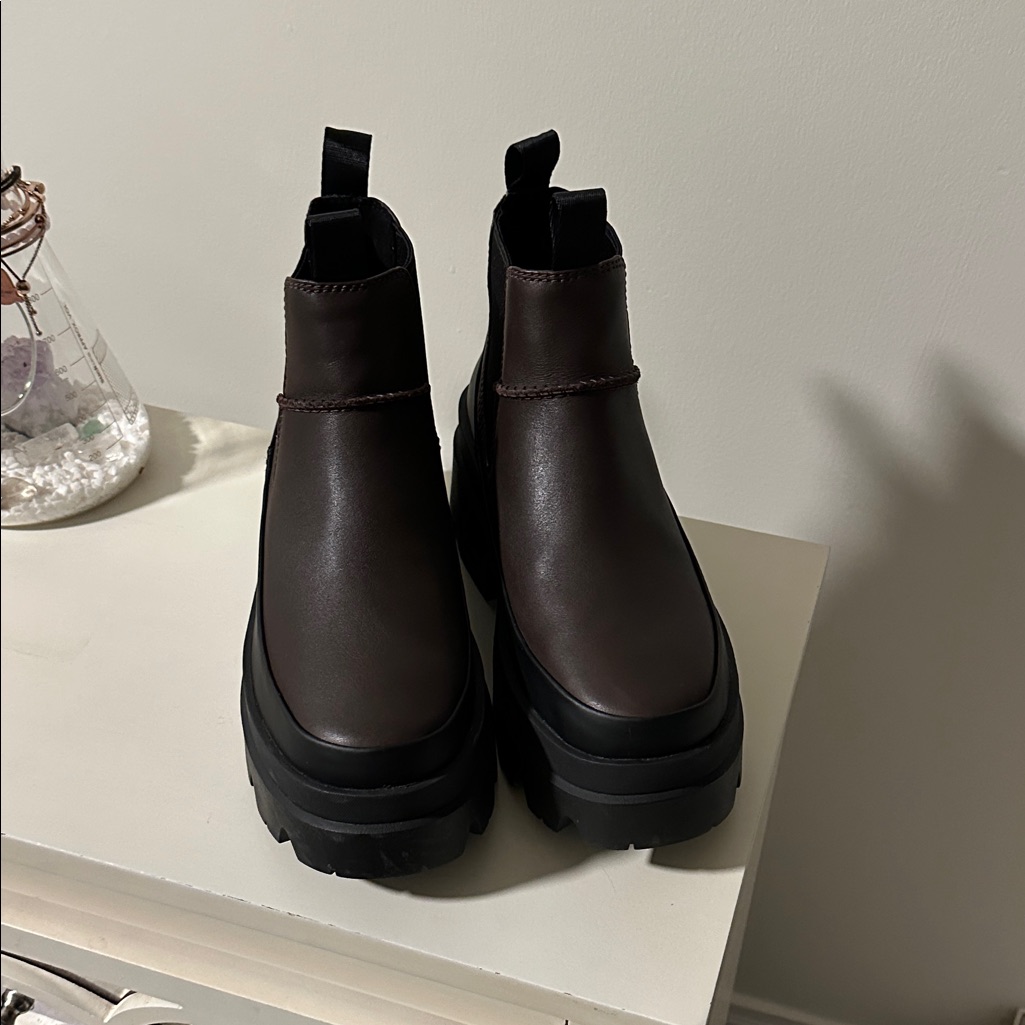 Ugg Women's Brisbane Chelsea